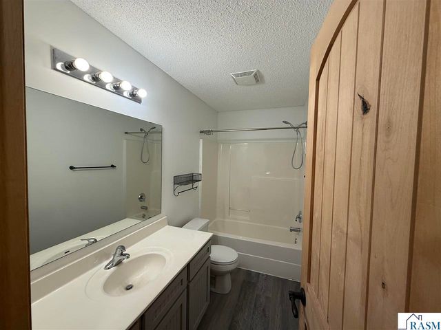 829 Tanager Road, Mankato, MN 56001