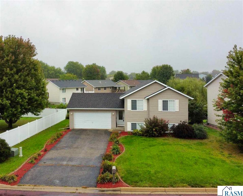 829 Tanager Road, Mankato, MN 56001
