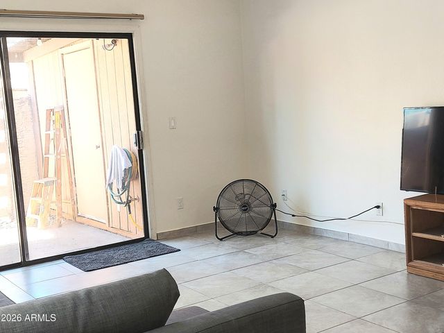 2140 E 10TH Street 3, Tempe, AZ 85281