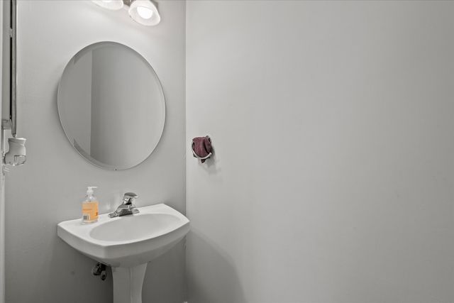 4518 S Woodlawn Avenue 4518, Chicago, IL 60653