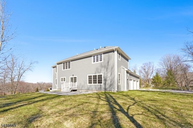 1 Lourdes Ct, Andover Twp., NJ 07860