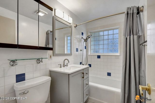 913 W 14th Avenue, Anchorage, AK 99501