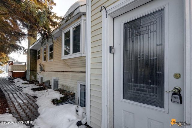 913 W 14th Avenue, Anchorage, AK 99501