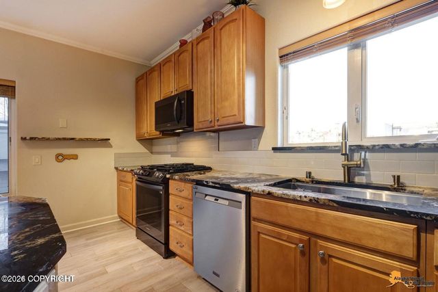 913 W 14th Avenue, Anchorage, AK 99501