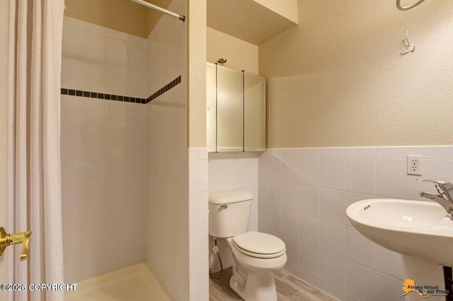 913 W 14th Avenue, Anchorage, AK 99501