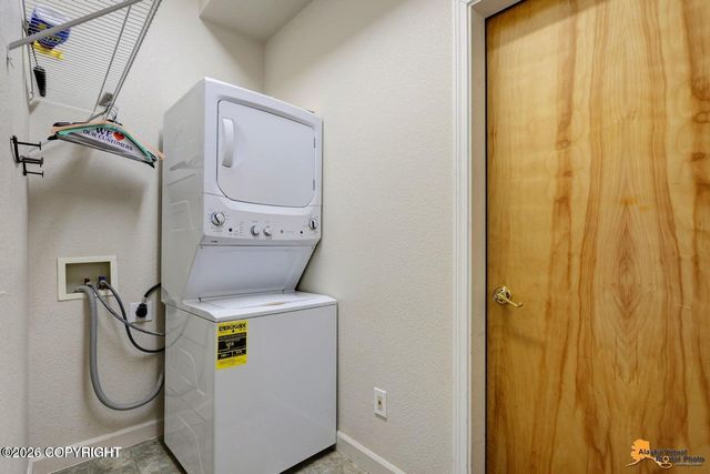 913 W 14th Avenue, Anchorage, AK 99501