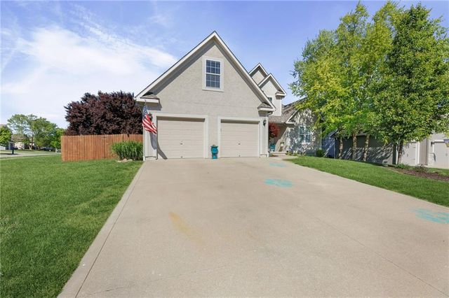 1900 N 159th Terrace, Basehor, KS 66007