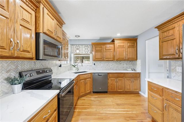 1900 N 159th Terrace, Basehor, KS 66007