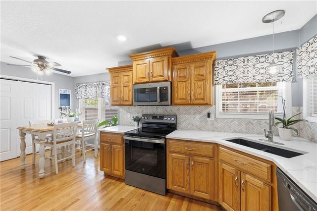 1900 N 159th Terrace, Basehor, KS 66007