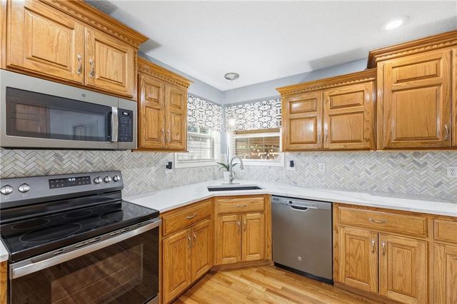 1900 N 159th Terrace, Basehor, KS 66007