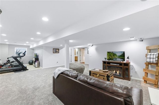 1900 N 159th Terrace, Basehor, KS 66007