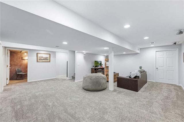 1900 N 159th Terrace, Basehor, KS 66007