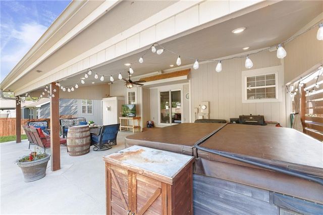 1900 N 159th Terrace, Basehor, KS 66007