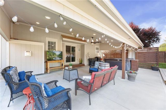 1900 N 159th Terrace, Basehor, KS 66007