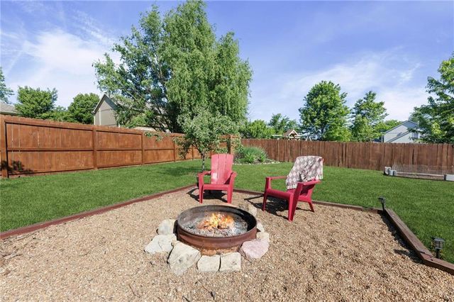 1900 N 159th Terrace, Basehor, KS 66007