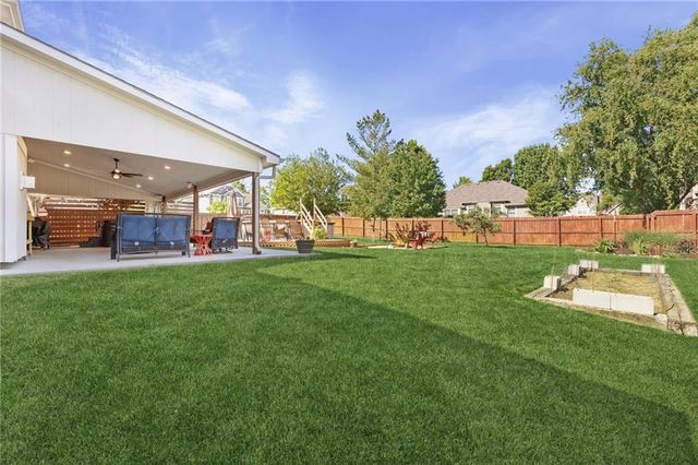 1900 N 159th Terrace, Basehor, KS 66007
