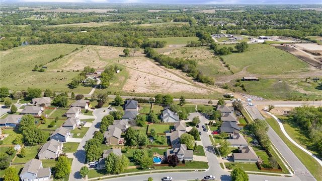 1900 N 159th Terrace, Basehor, KS 66007
