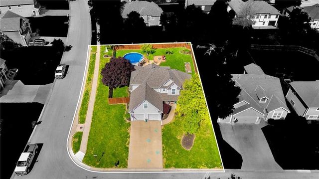 1900 N 159th Terrace, Basehor, KS 66007