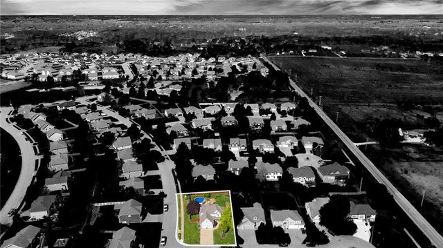 1900 N 159th Terrace, Basehor, KS 66007