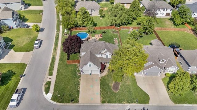 1900 N 159th Terrace, Basehor, KS 66007