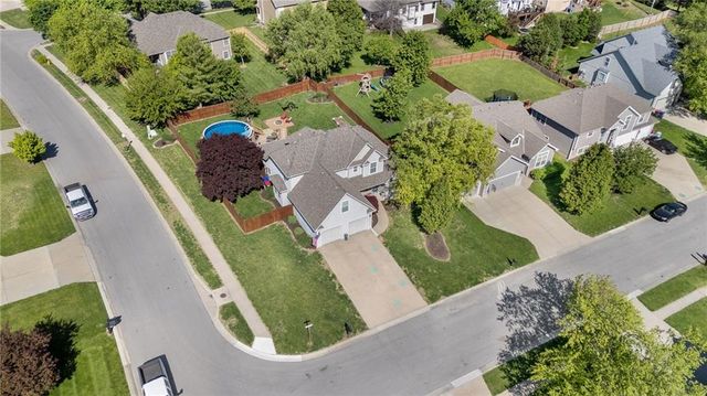 1900 N 159th Terrace, Basehor, KS 66007
