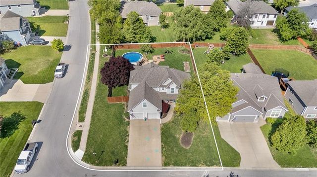 1900 N 159th Terrace, Basehor, KS 66007
