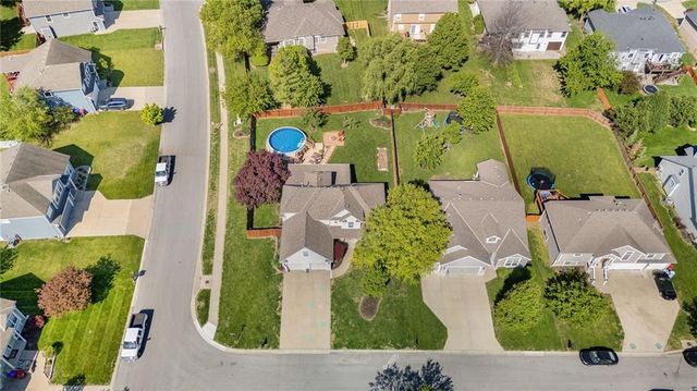 1900 N 159th Terrace, Basehor, KS 66007