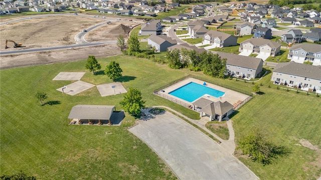 1900 N 159th Terrace, Basehor, KS 66007