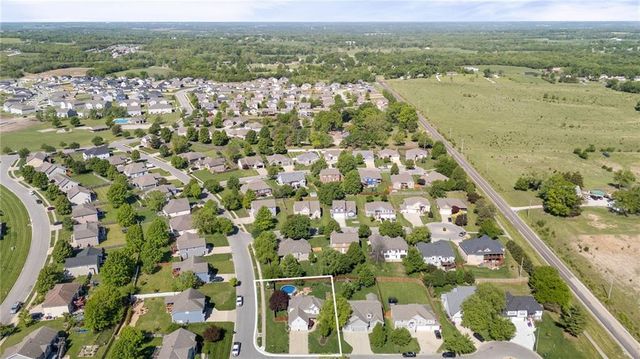 1900 N 159th Terrace, Basehor, KS 66007