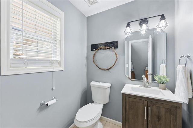 1900 N 159th Terrace, Basehor, KS 66007
