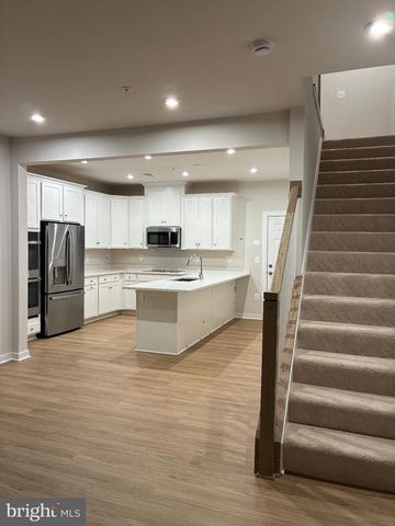 1014A MAYS LN, Manassas Park, VA 20111