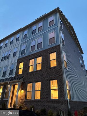 1014A MAYS LN, Manassas Park, VA 20111