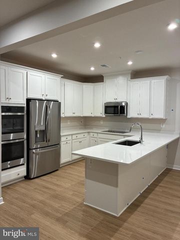 1014A MAYS LN, Manassas Park, VA 20111