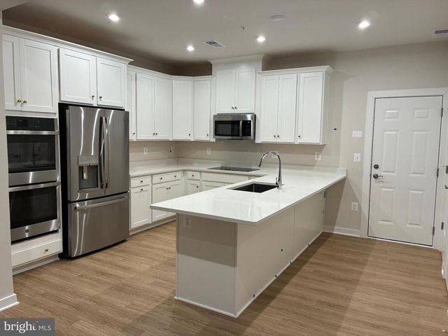 1014A MAYS LN, Manassas Park, VA 20111