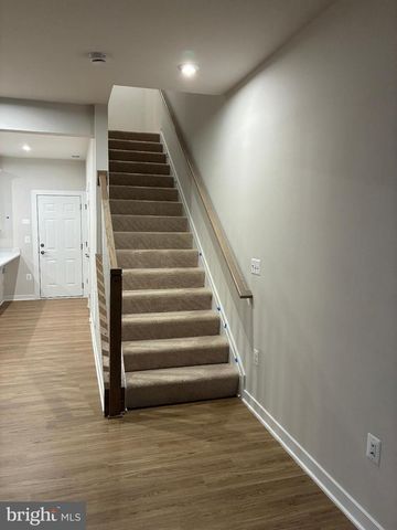 1014A MAYS LN, Manassas Park, VA 20111