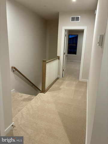 1014A MAYS LN, Manassas Park, VA 20111