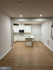 1014A MAYS LN, Manassas Park, VA 20111