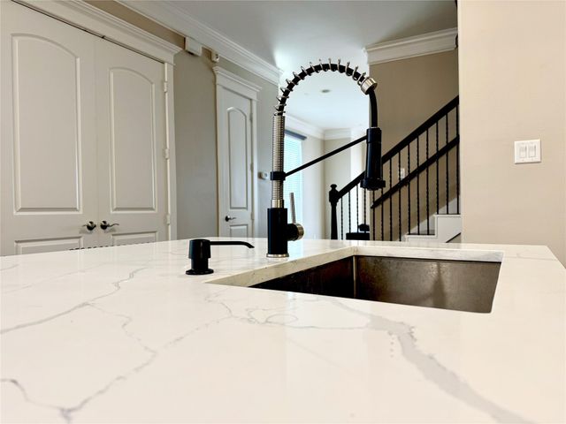 1206 W 14th Street, Houston, TX 77008