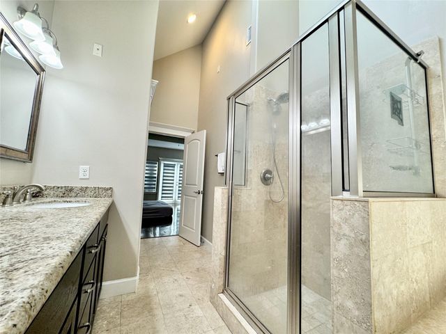 1206 W 14th Street, Houston, TX 77008