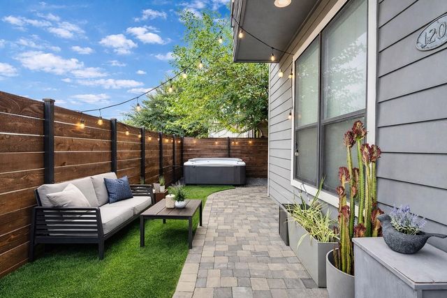 1206 W 14th Street, Houston, TX 77008