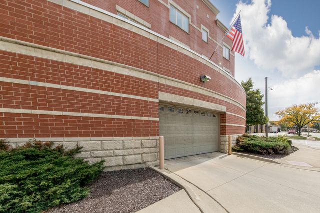 9864 Leland Avenue 214, Schiller Park, IL 60176