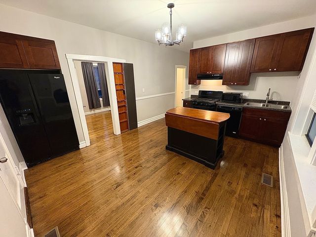 5257 W Eddy Street 2, Chicago, IL 60641