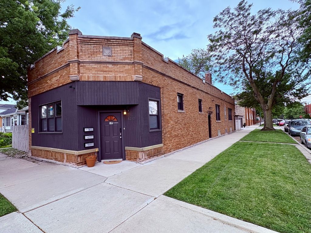 5257 W Eddy Street 2, Chicago, IL 60641