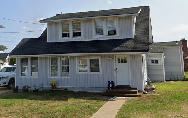 370 Clocks Boulevard, Massapequa, NY 11758
