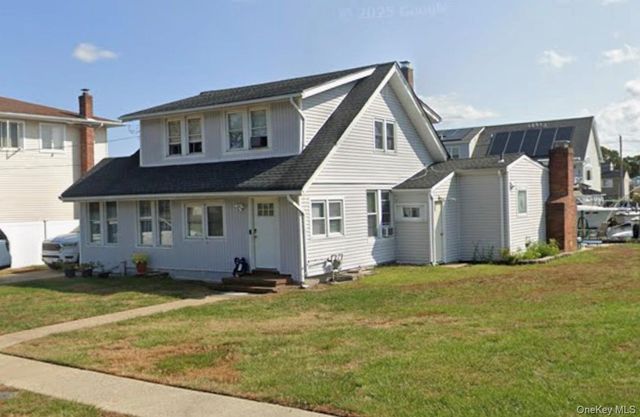 370 Clocks Boulevard, Massapequa, NY 11758