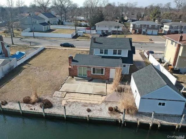 370 Clocks Boulevard, Massapequa, NY 11758