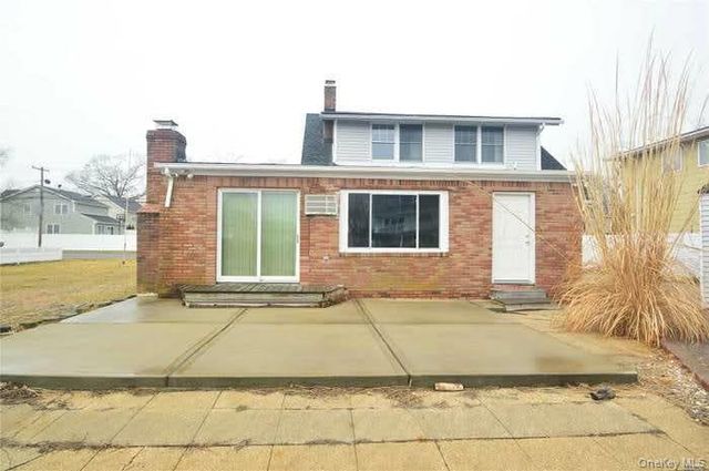 370 Clocks Boulevard, Massapequa, NY 11758