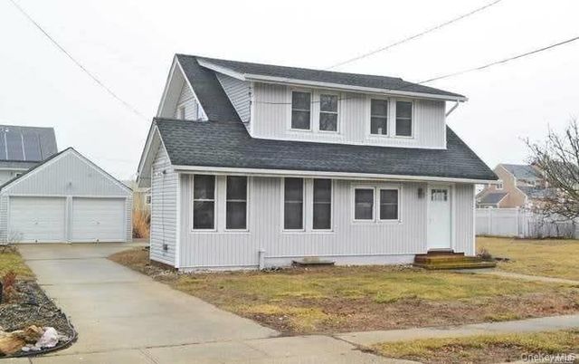 370 Clocks Boulevard, Massapequa, NY 11758