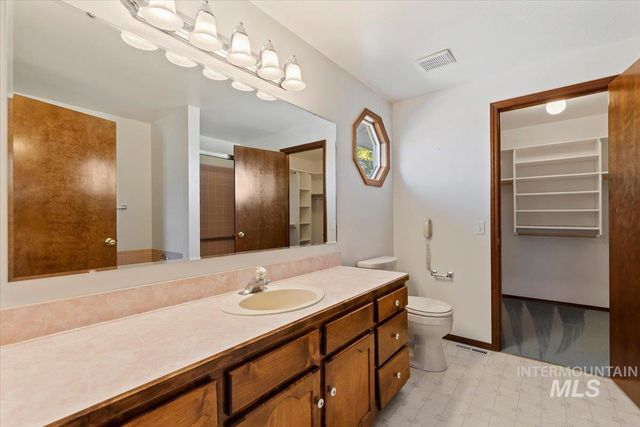 5651 N Crimson Way, Boise, ID 83703
