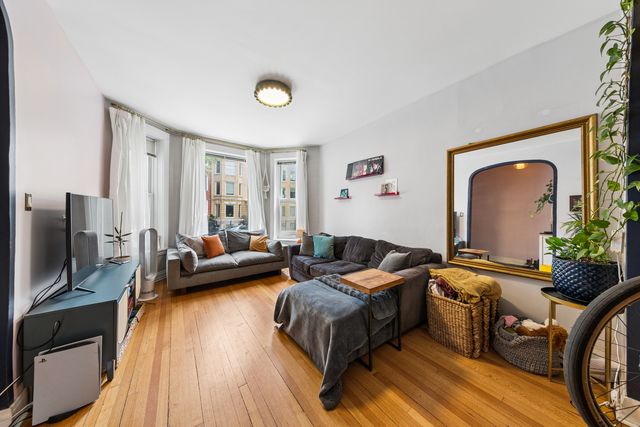 2434 N Albany Avenue, Chicago, IL 60647